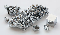 250px-Chromium_crystals_and_1cm3_cube